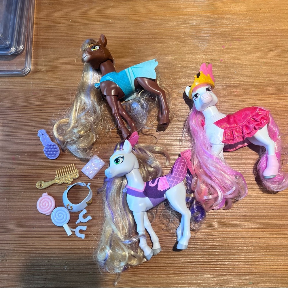 3 Wild Mane Horses
